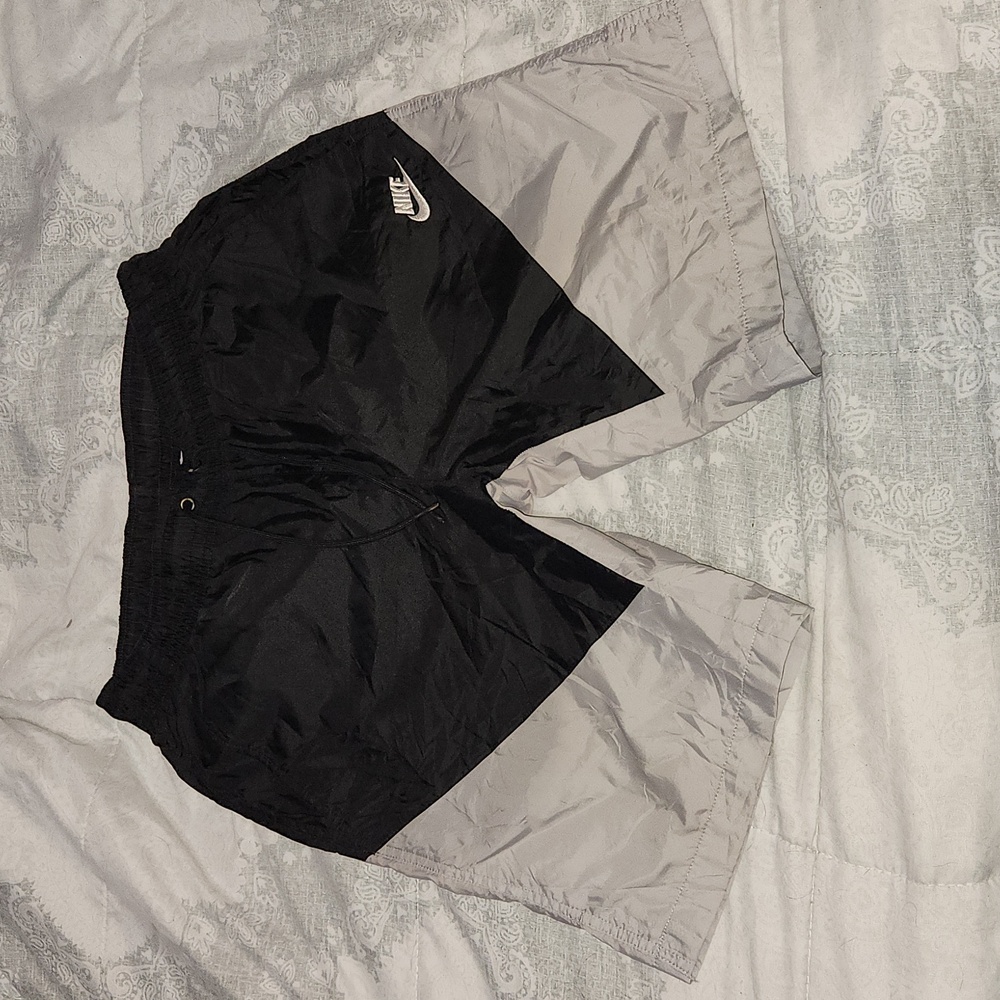 Nike Embroidered Logo Windproof Shorts
